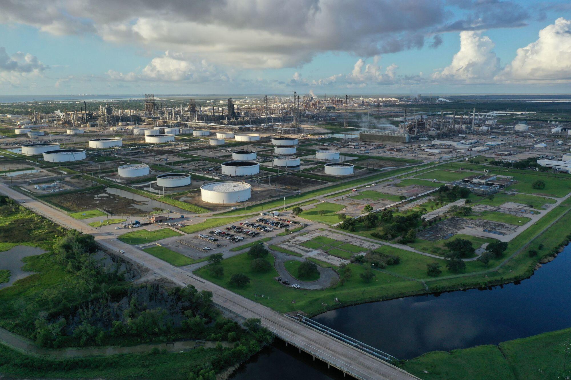 Aerial photo of refinery